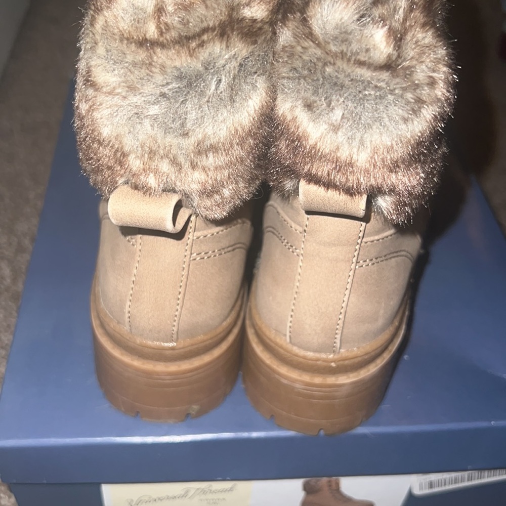 Boots - Picture 4 of 6